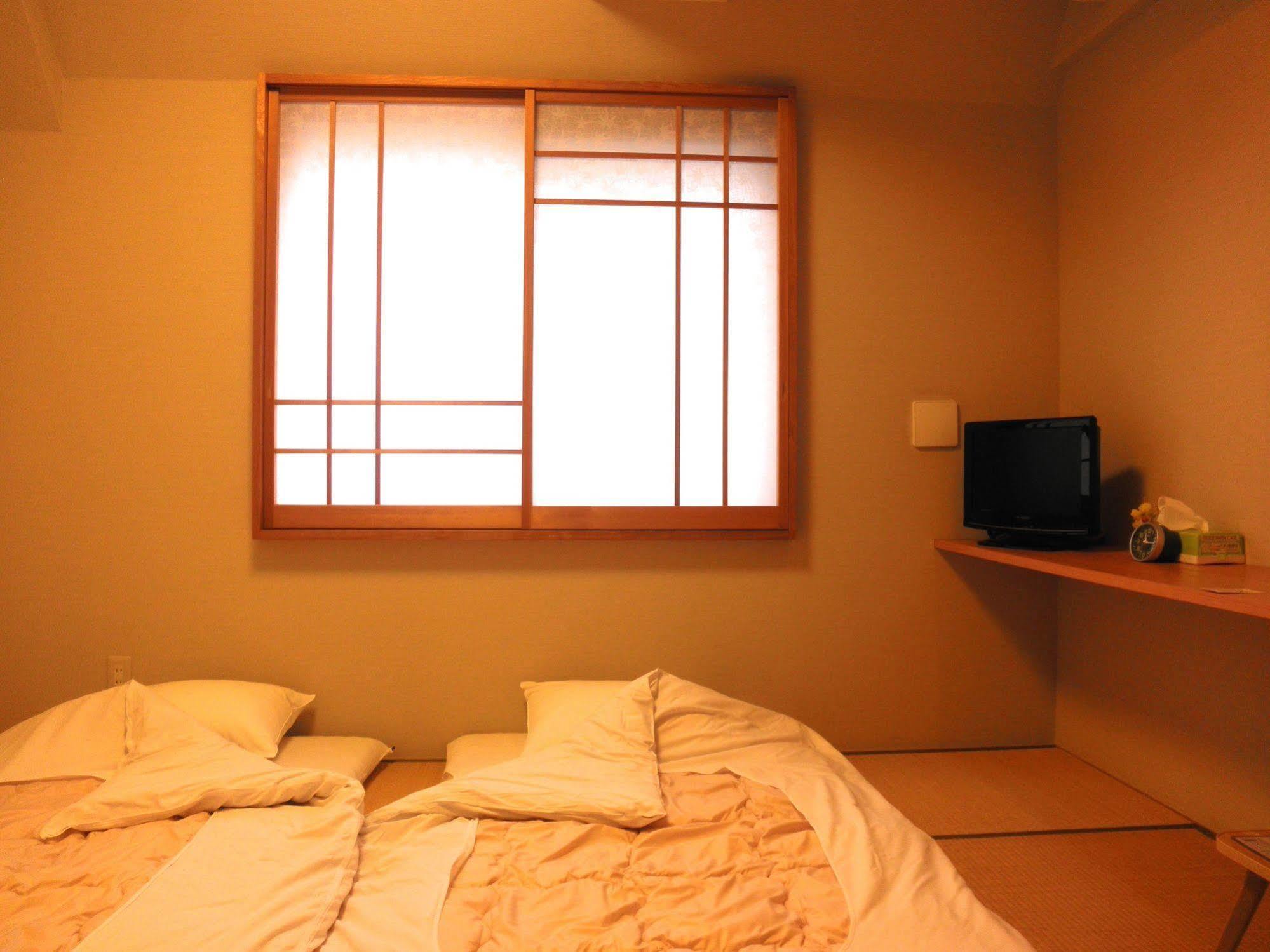Family Inn Saiko Tokyo Bagian luar foto