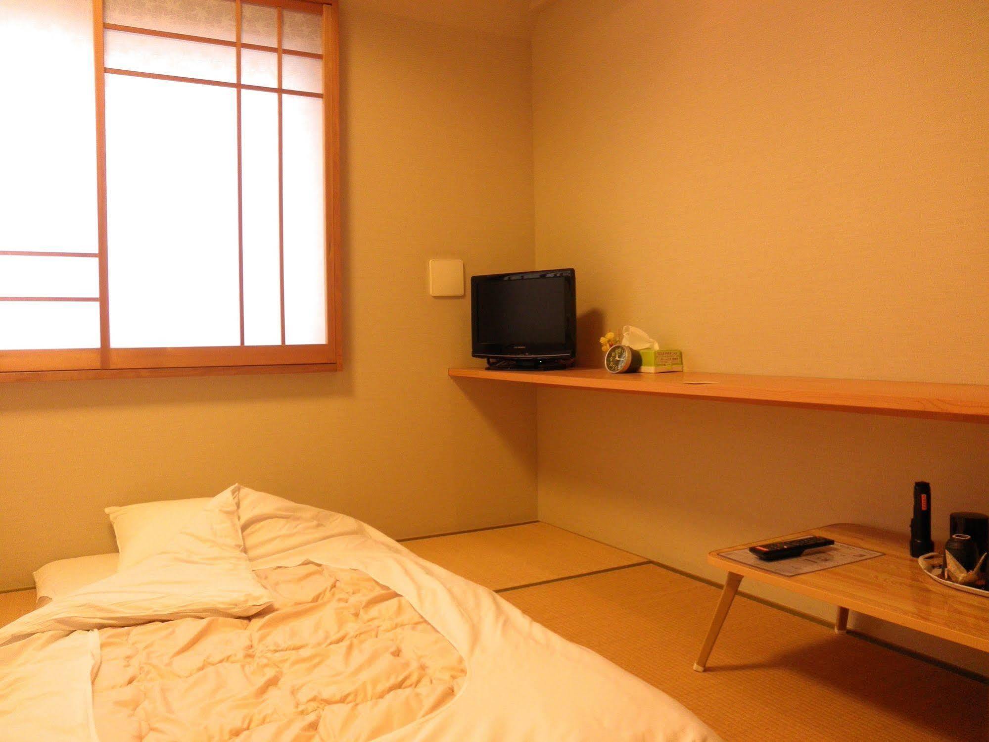 Family Inn Saiko Tokyo Bagian luar foto